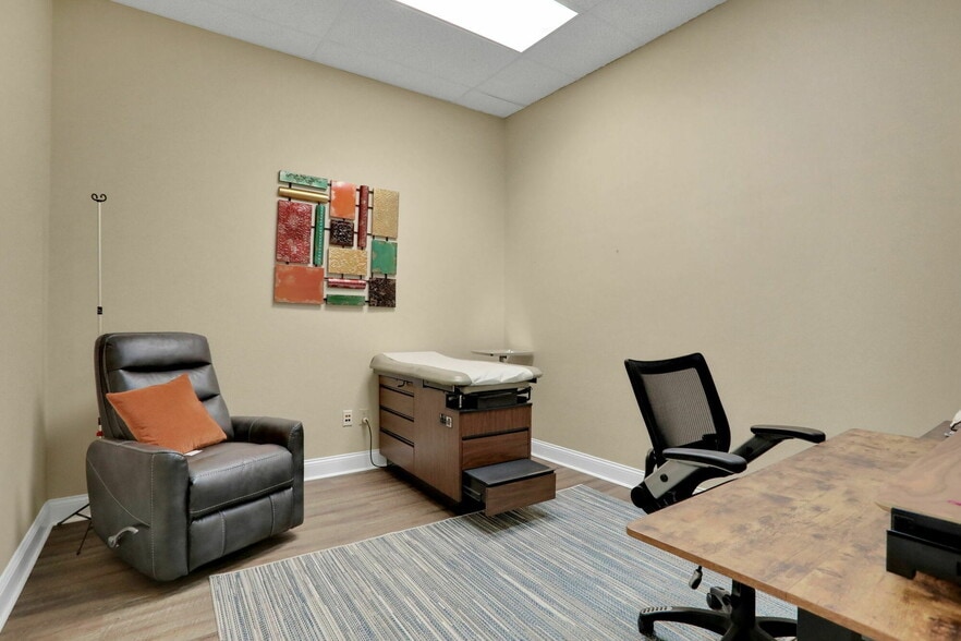 More Photos Of 12428 San Jose Blvd, Jacksonville Office For Sale