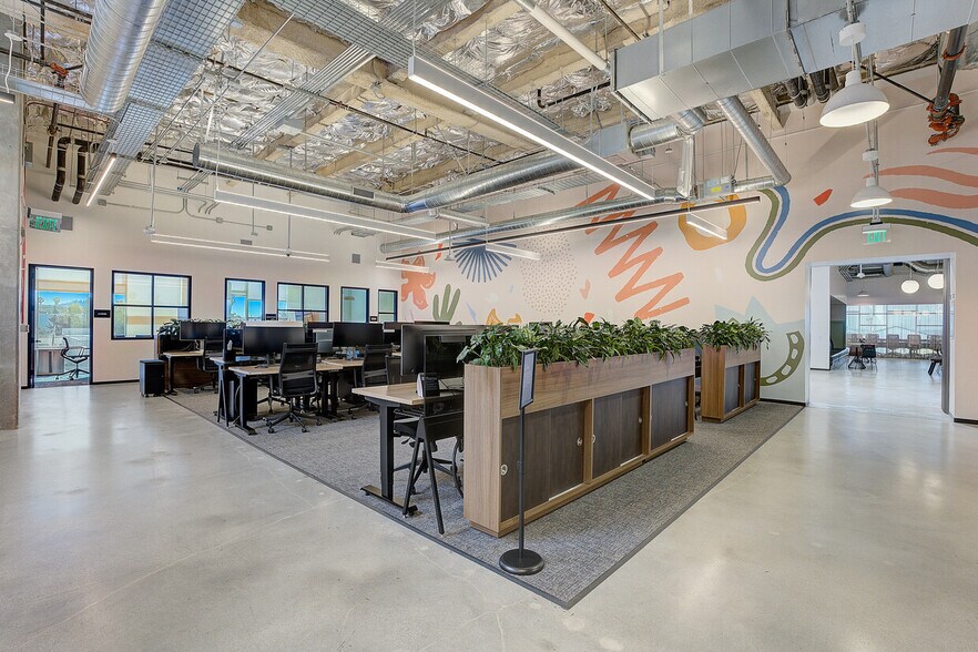 More Photos Of 1377 N Serrano Ave, Los Angeles Loft Creative Space For Lease