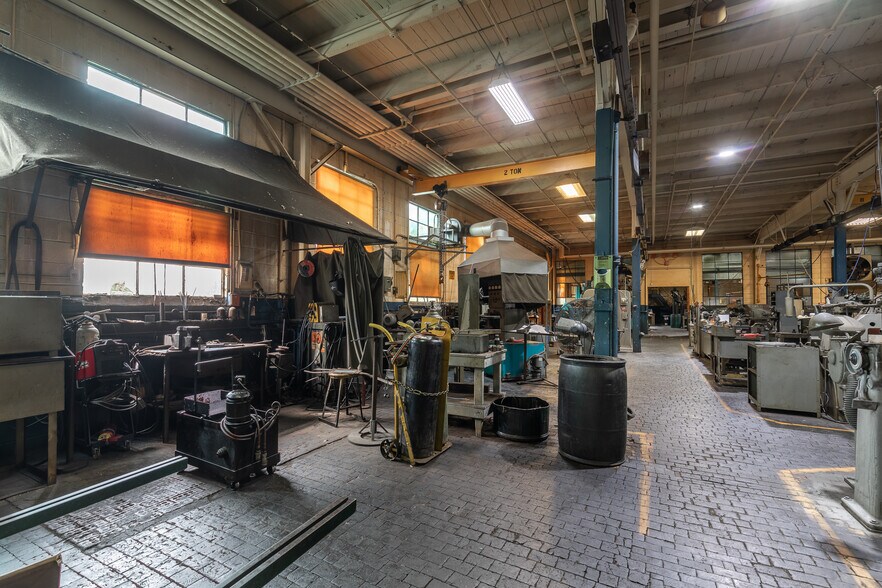 More Photos Of 24000 Lakeland Blvd, Euclid Manufacturing For Sale