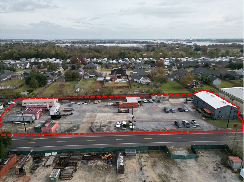 More Photos Of 326 Almedia Rd, Saint Rose Warehouse For Lease