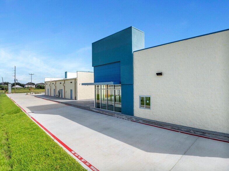 More Photos Of 1821 BF Terry Blvd, Rosenberg Freestanding For Lease