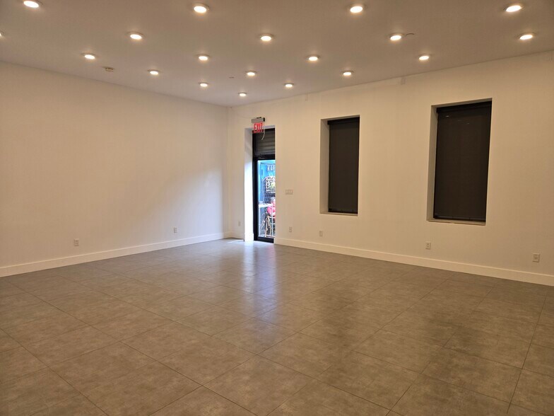 More Photos Of 65 9th St, Brooklyn Warehouse For Lease