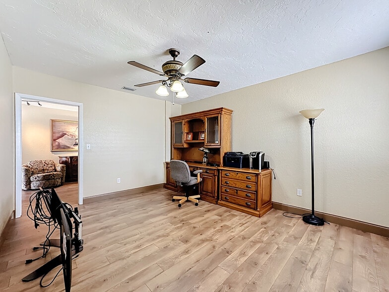 More Photos Of 1007 Manatee Ave, Bradenton Storefront Retail Office For Sale