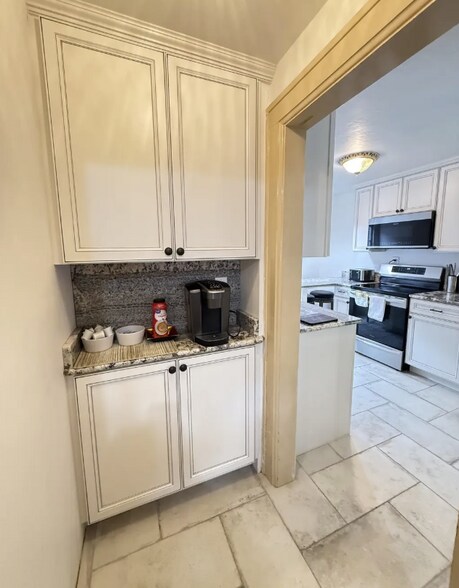 More Photos Of 1004 Park Ave, Galena Specialty For Sale