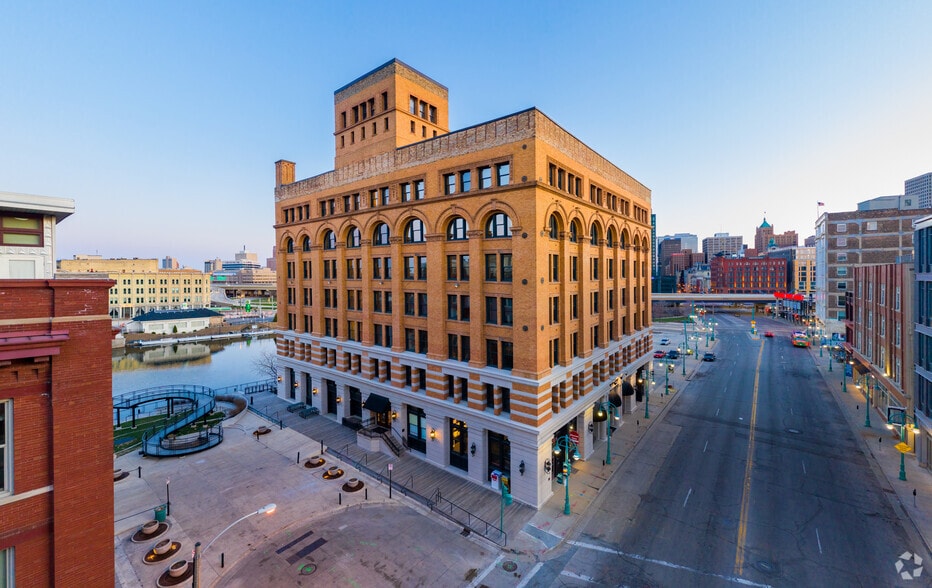 More Photos Of 309 N Water St, Milwaukee Medical For Lease