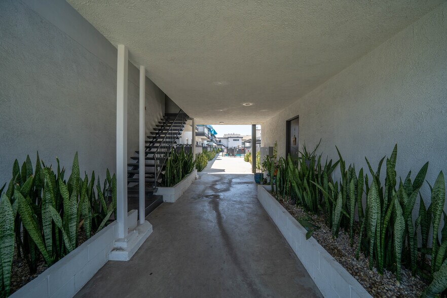 More Photos Of 11940 Burbank Blvd, Valley Village Apartments For Sale