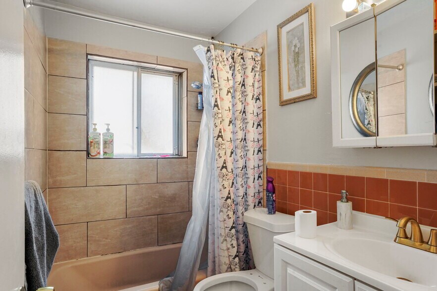 More Photos Of 1600-1604 Garland St, Lakewood Apartments For Sale