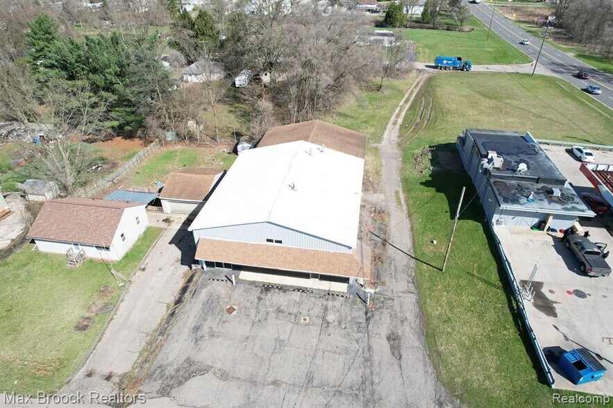 Primary Photo Of 110 Creekview Dr, Battle Creek General Retail For Sale