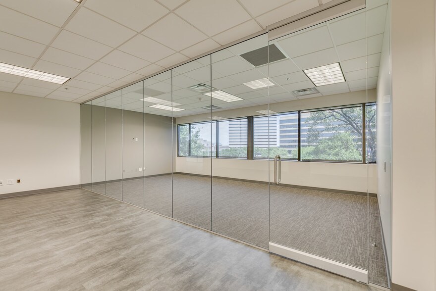 More Photos Of 130 E John Carpenter Fwy, Irving Office For Lease