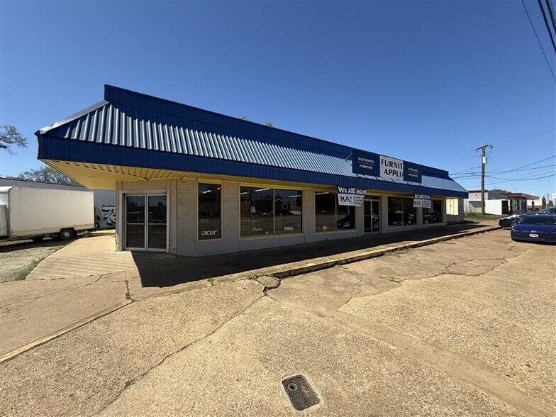 Primary Photo Of 1404 W Gentry Pky, Tyler Freestanding For Sale