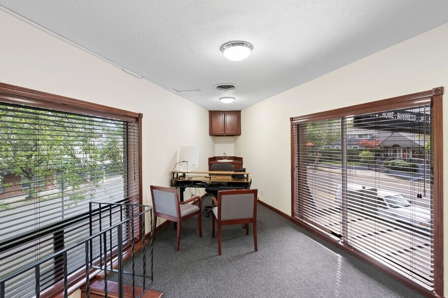 More Photos Of 4515 NE Sandy Blvd, Portland Loft Creative Space For Sale