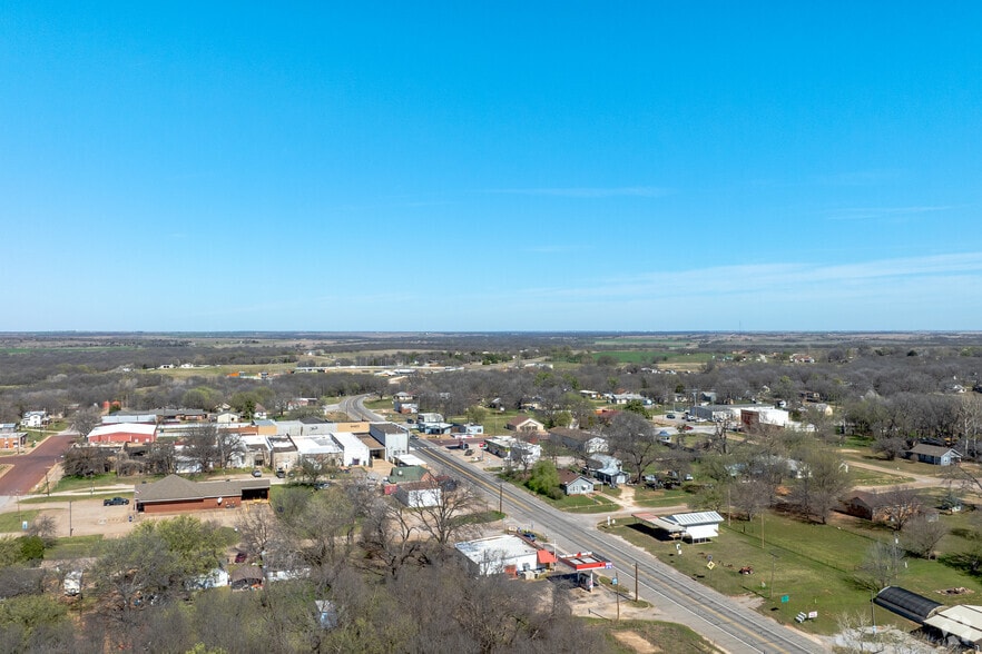 More Photos Of 1201 6th St, Ryan General Retail For Sale