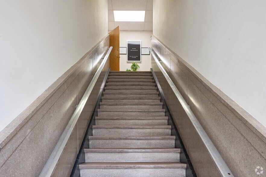 More Photos Of 2804-2806 W Belmont Ave, Chicago Office For Lease