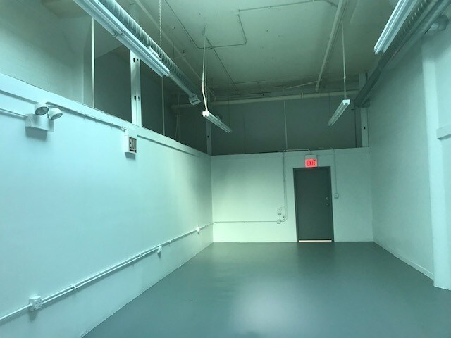 More Photos Of 4222 N Ravenswood Ave, Chicago Manufacturing For Lease