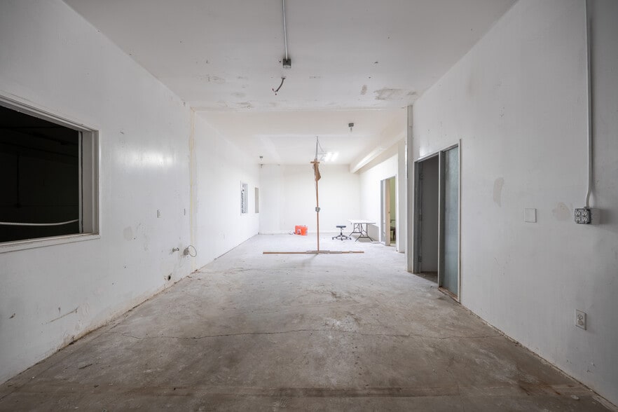 More Photos Of 5261-5265 E Washington Blvd, Commerce Warehouse For Sale