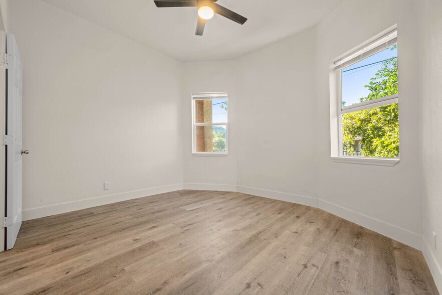More Photos Of 1647 W 12th Pl, Los Angeles Apartments For Sale