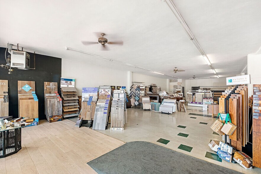 More Photos Of 115-117 N West St, Uvalde Unknown For Lease