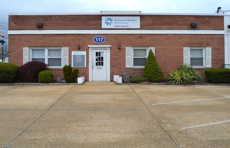 More Photos Of 117-123 E County Line Rd, Lakewood General Retail For Sale