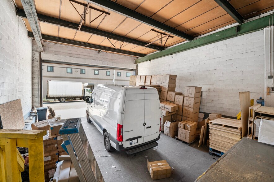 More Photos Of 59-48 55th St, Maspeth Manufacturing For Sale