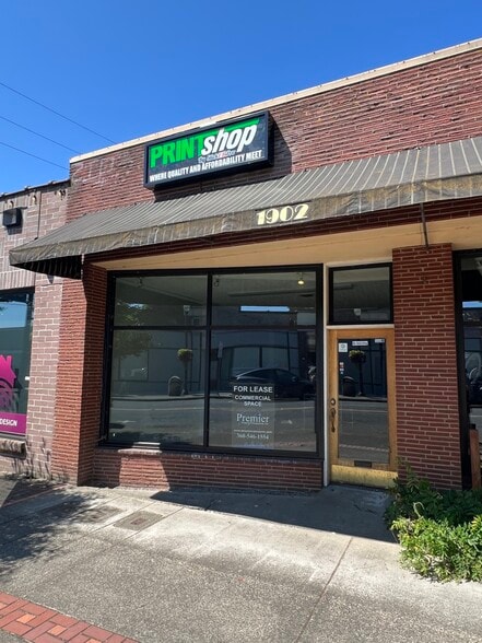 More Photos Of 1902-1906 Main St, Vancouver Freestanding For Lease