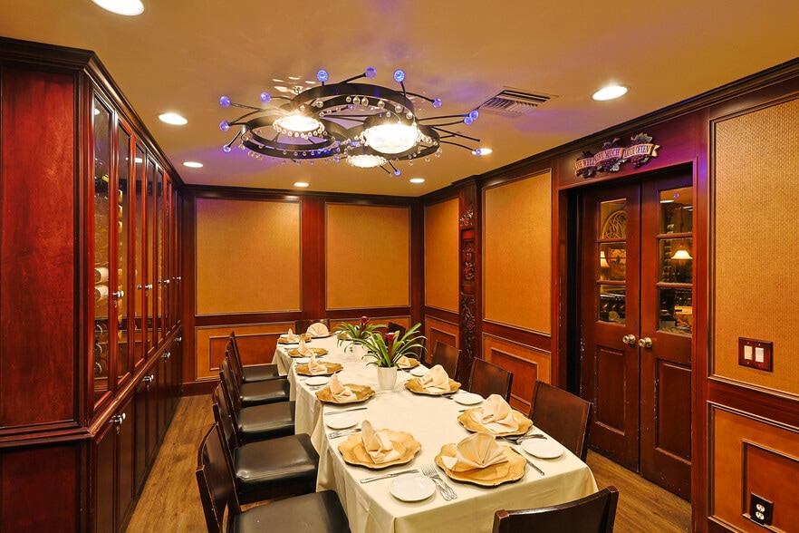 More Photos Of 4557 Sherman Oaks Ave, Sherman Oaks Restaurant For Lease