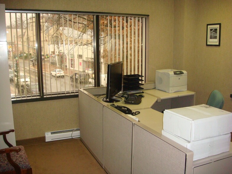 More Photos Of 3 School St, Glen Cove Medical For Lease