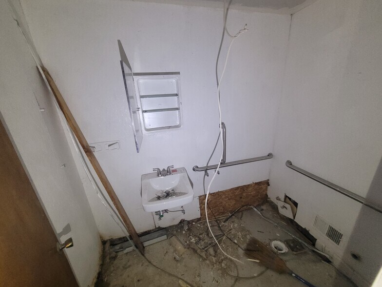 More Photos Of 14907 Livernois Ave, Detroit Flex For Sale