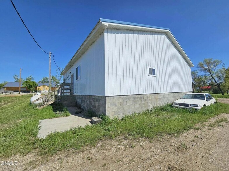 More Photos Of 507 Main St, Wildrose Post Office For Sale