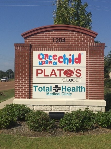 More Photos Of 1204 W Poplar Ave, Collierville Storefront For Sale