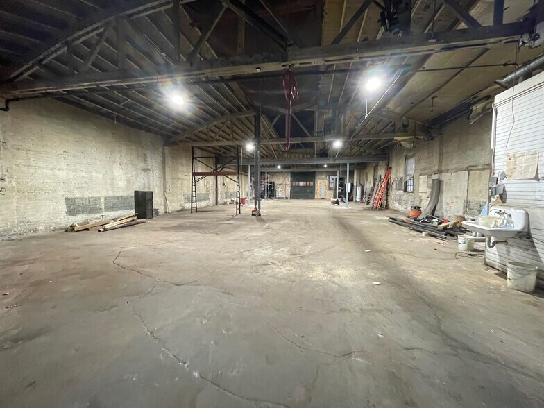 More Photos Of 3162 W Grand Ave, Chicago Warehouse For Lease