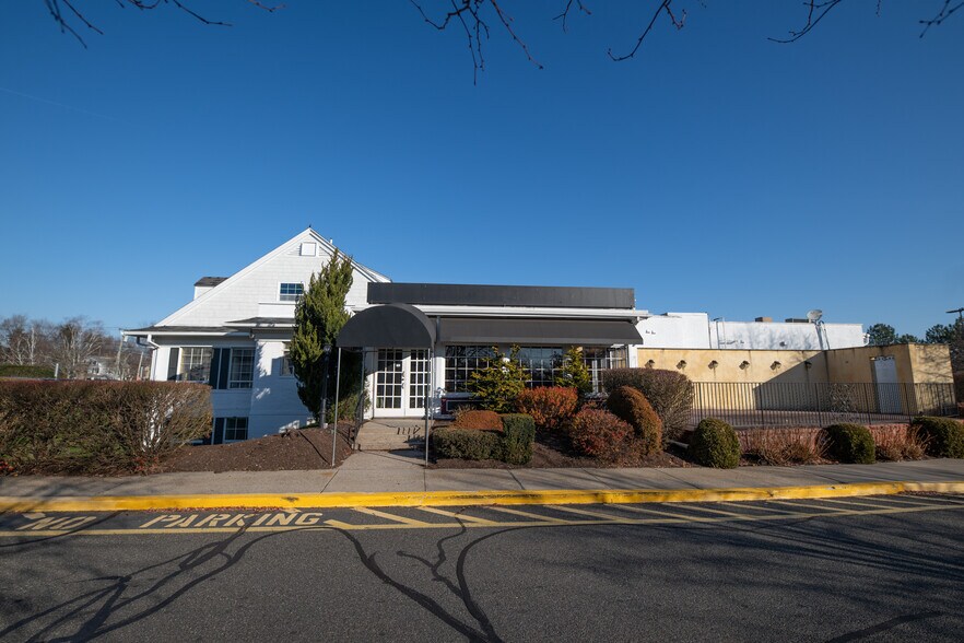 More Photos Of 286 Maple Ave, Cheshire Unknown For Lease