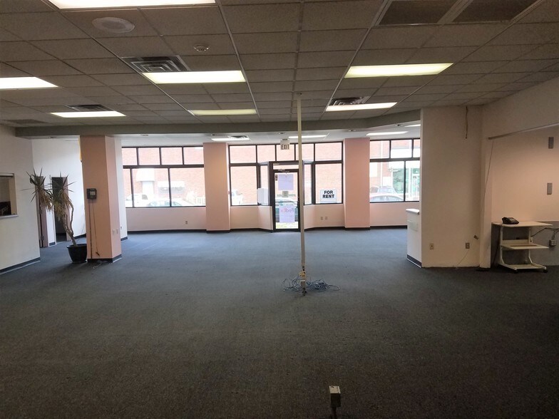 More Photos Of 1452 4th Ave, Huntington General Retail For Lease