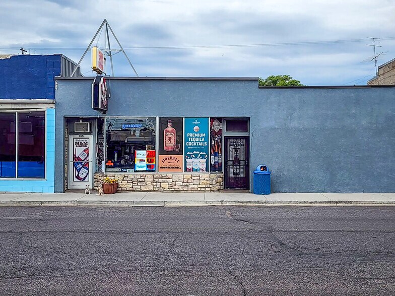 Primary Photo Of 365 Worth st, Center General Retail For Sale