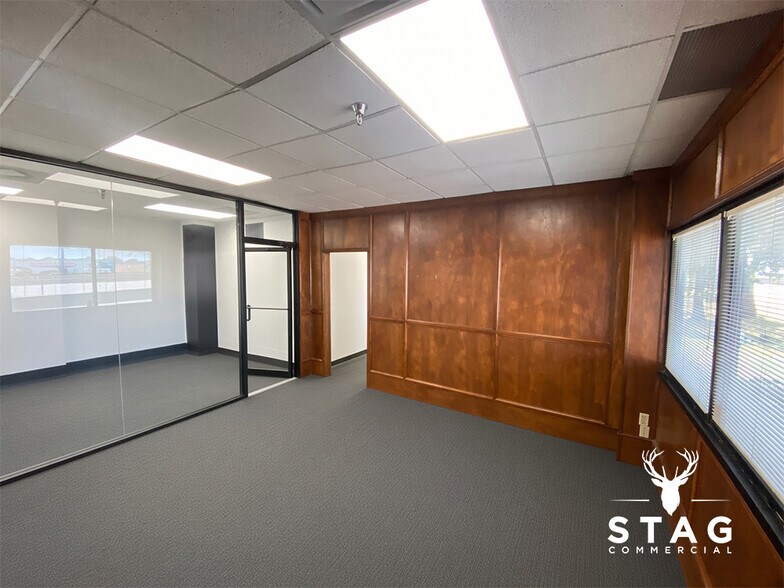More Photos Of 3901 Airport Fwy, Bedford Office For Lease