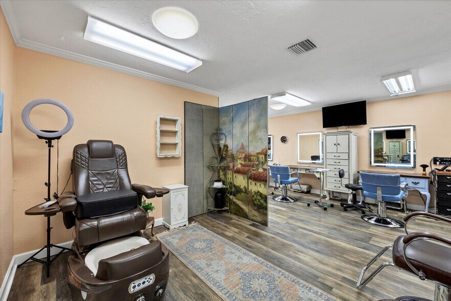 7774 Westmoreland Dr, Sarasota, FL 34243 Office For Sale