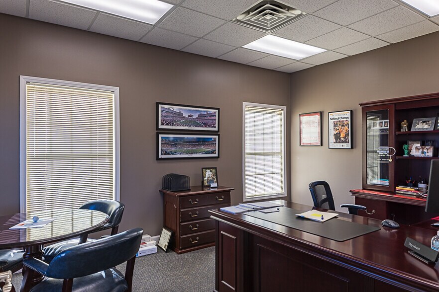 More Photos Of 801-C Sunset Dr, Johnson City Office Residential For Lease