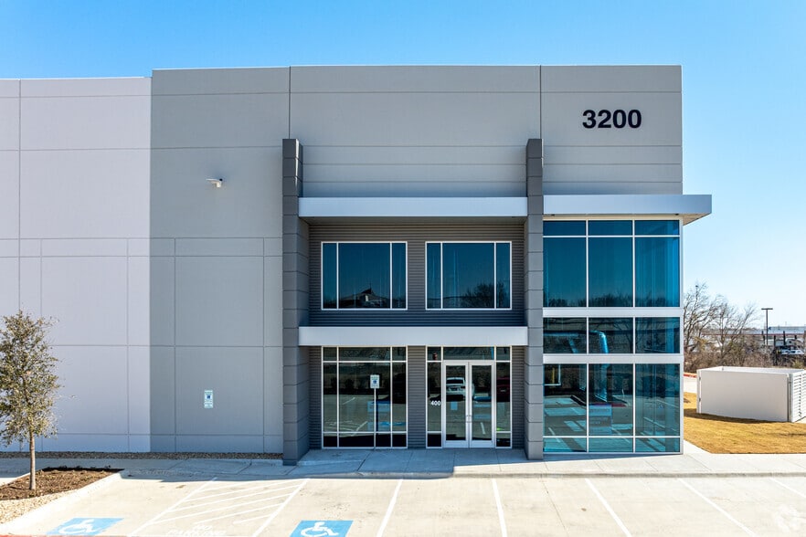 More Photos Of 3210 N Central Expy, McKinney Unknown For Lease