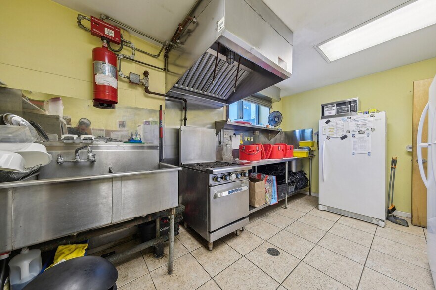 More Photos Of 351 Sand Ln, Staten Island Daycare Center For Lease