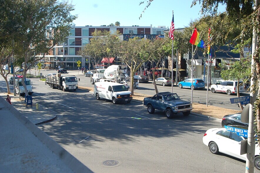 More Photos Of 872 Huntley Dr, West Hollywood General Retail For Lease