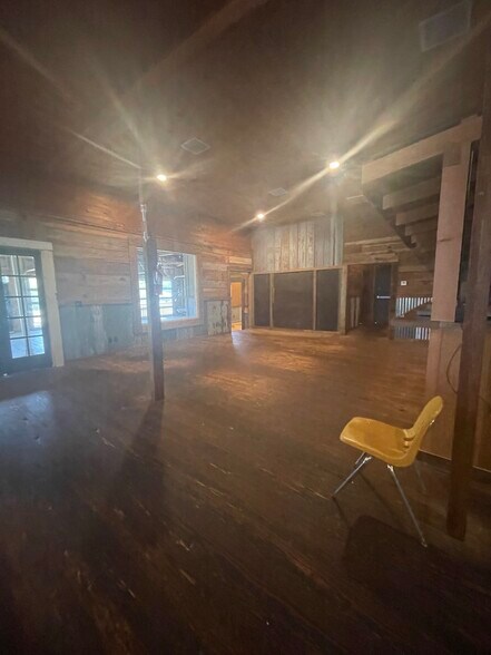 More Photos Of 416 E 16th St, Mount Pleasant Restaurant For Sale