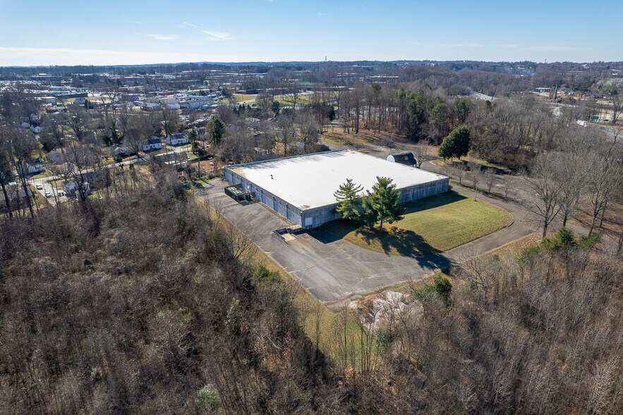 More Photos Of 205 Model Farm Rd, High Point Warehouse For Lease