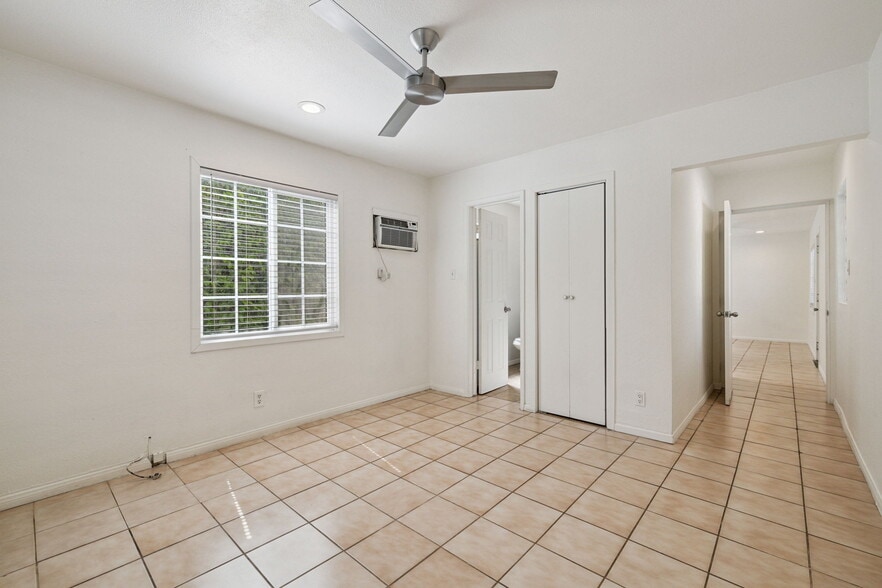 More Photos Of 1674 S Via Salida, Palm Springs Apartments For Sale