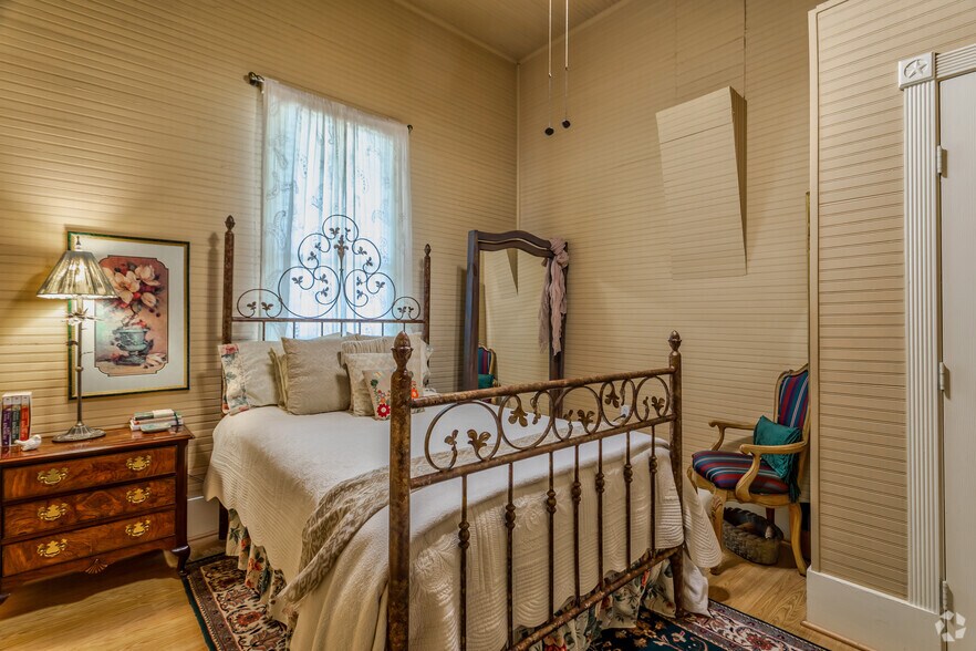 More Photos Of 3002 Azle Hwy, Weatherford Lodge Meeting Hall For Sale