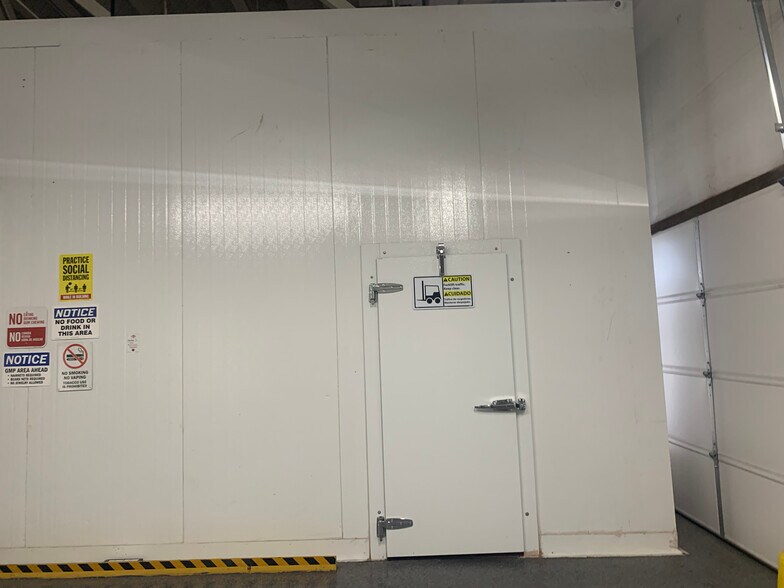 More Photos Of 1937-2035 E Vernon Ave, Vernon Refrigeration Cold Storage For Lease