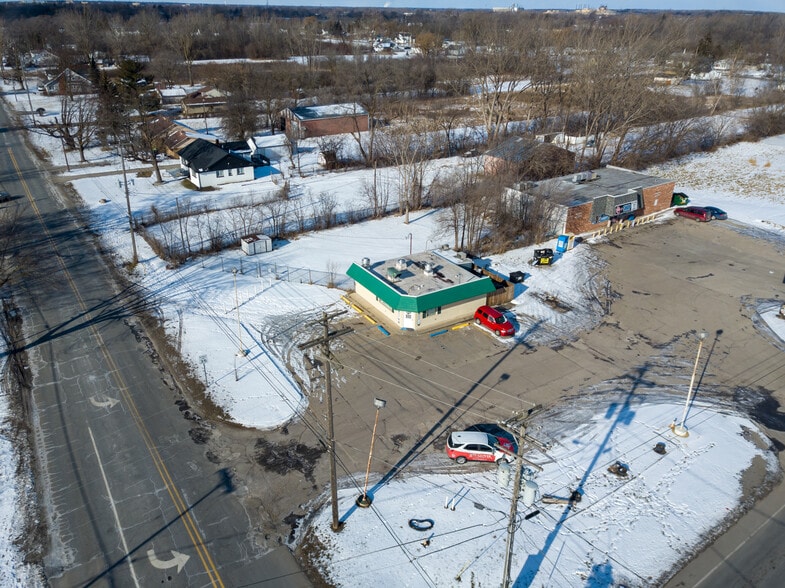 More Photos Of 285 S Outer Dr, Saginaw Restaurant For Sale