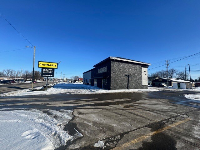 More Photos Of 111 W Genesee St, Lapeer Freestanding For Sale