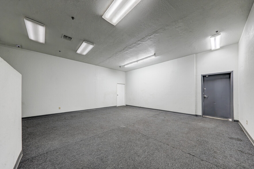 More Photos Of 4608 Rudnick Ct, Bakersfield Auto Dealership For Lease