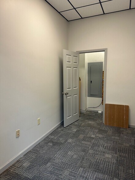 More Photos Of 511 State Docks Rd, Eufaula Office For Sale