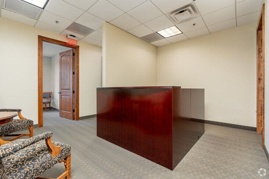 More Photos Of 1121 S Carroll Ave, Southlake Office For Sale