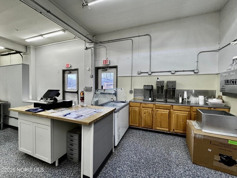 More Photos Of 301 S Defiance St, Stryker Auto Repair For Sale